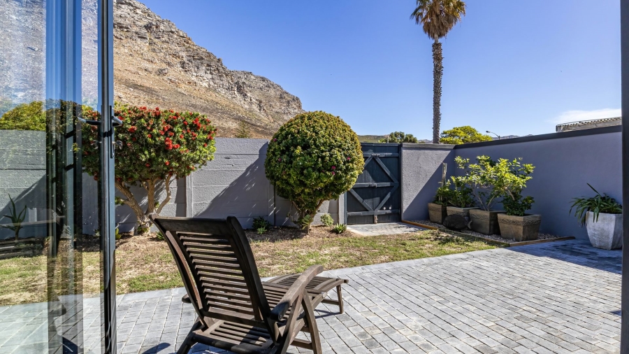 3 Bedroom Property for Sale in Lakeside Western Cape